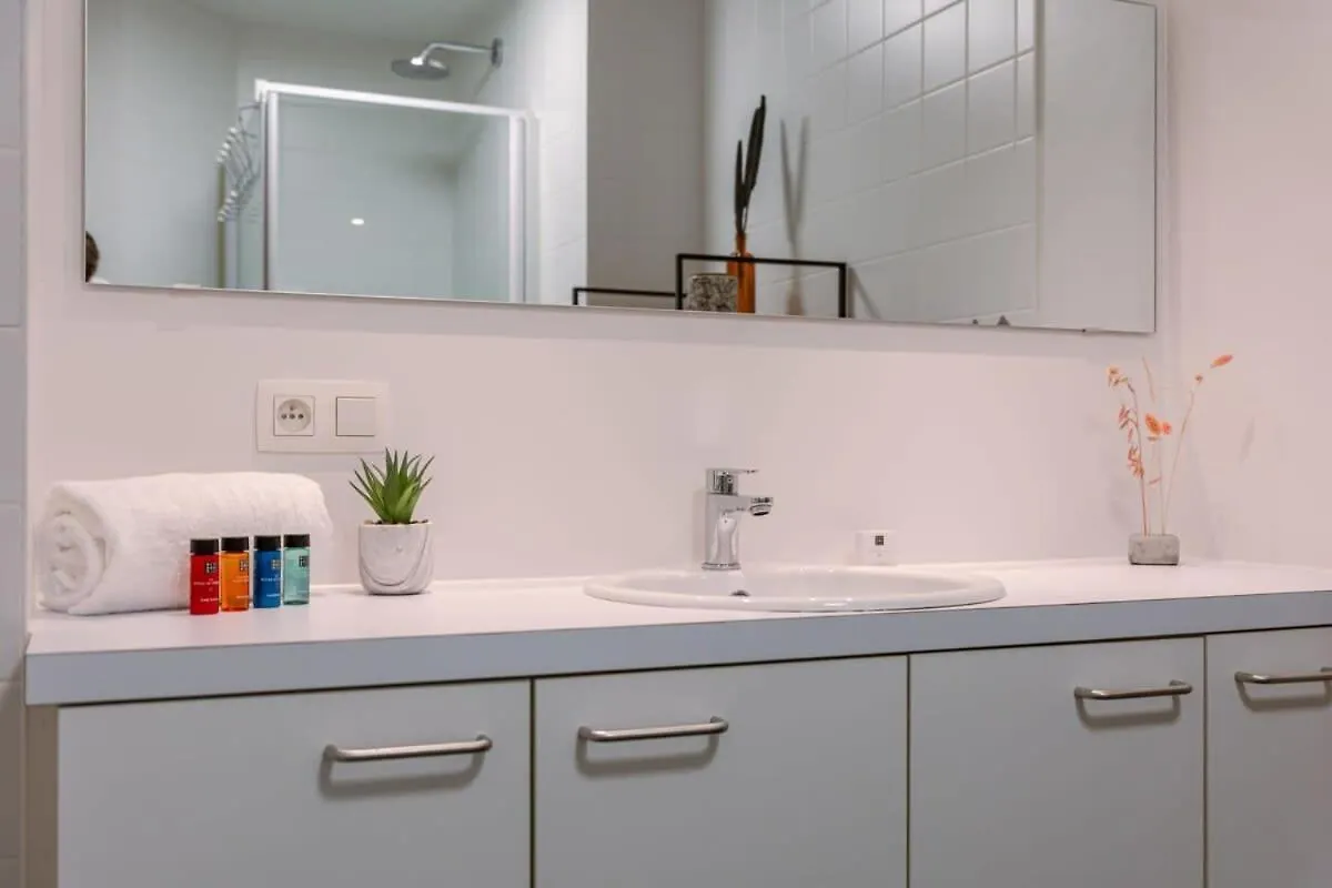 Huswell - Centrally Located Apartment With Sunny Terrace Oostende