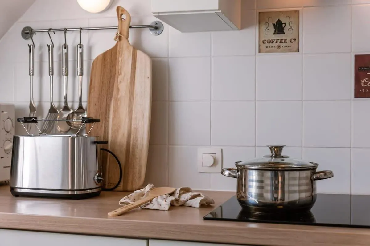 Huswell - Centrally Located Apartment With Sunny Terrace Oostende