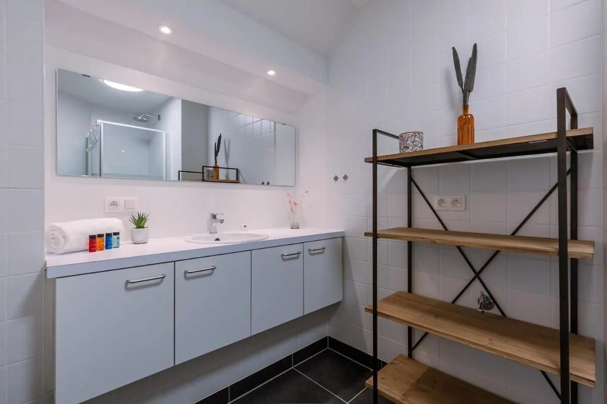 Huswell - Centrally Located Apartment With Sunny Terrace Ostend 0*,  Belgium